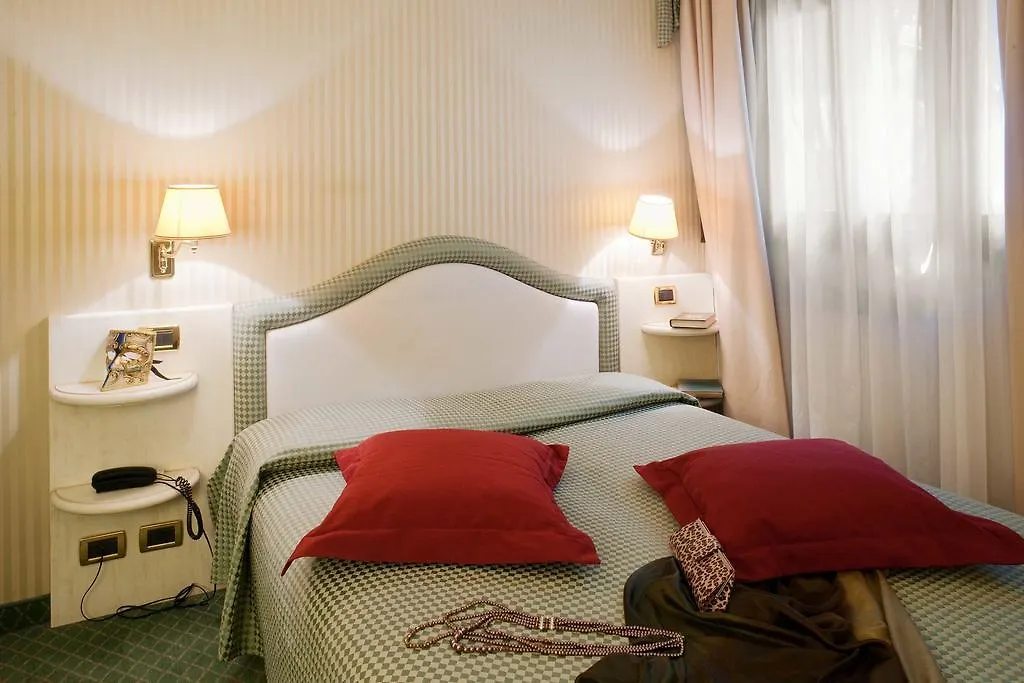 Hotel Hs Benátky 2*,